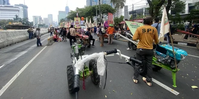 Aksi Petani di Jakarta Bawa Padi dan Labu Suarakan Keadilan Agraria