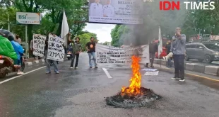 Demo Warga SPPG Makassar Tuntut Bersih Nampan MBG Belatung