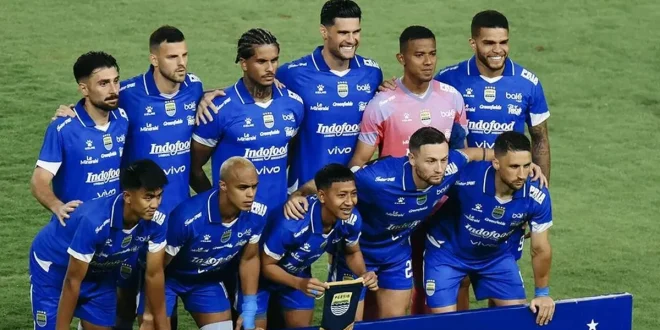 Analisis Kemenangan Persib 2-0 Lawan Persis dengan 10 Pemain