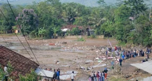 Banjir Bandang Cisolok Sukabumi: Kantor Desa Jebol & Jembatan Putus