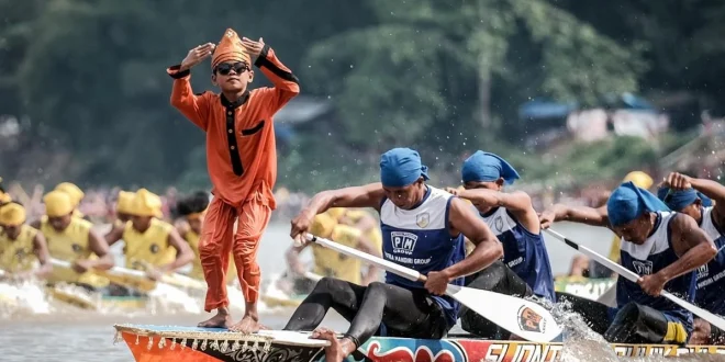 Bocah Pembalap Muda Indonesia Terima Sepatu Marc Marquez, Diundang Dorna MotoGP 2025