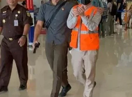 Breaking News: 2 Pencuri Barang Seni Louvre Kabur Lewat Bandara Aljazair