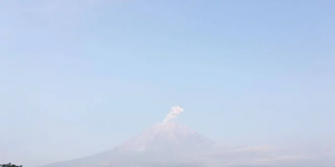 Erupsi Abu Gunung Semeru 1 Km: Dampak & Mitigasi Terkini