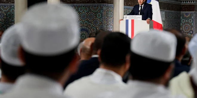 Insiden Perobekan Al Quran di Masjid Agung Paris Terbaru