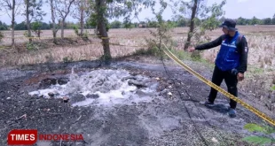 Investigasi PGN Semburan Bau Gas di Sungai Rungkut Surabaya