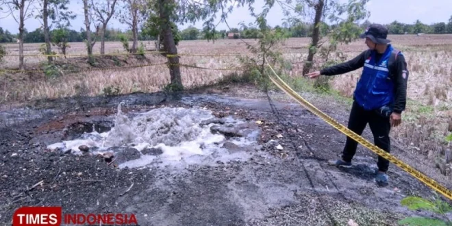 Investigasi PGN Semburan Bau Gas di Sungai Rungkut Surabaya