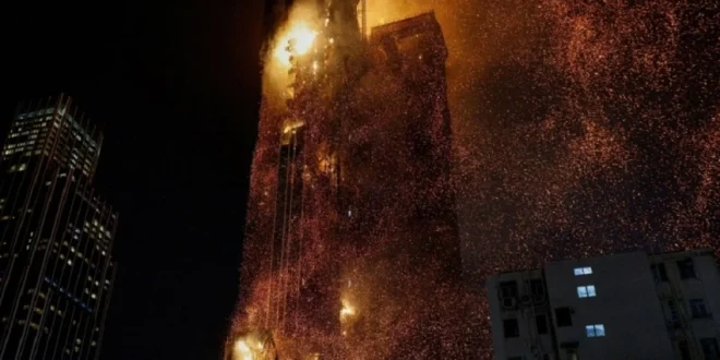 Kebakaran Gedung Pencakar Langit Hong Kong: 3 Terjebak di Lift