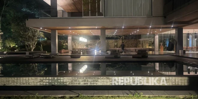 Kejagung Sita Rumah Buronan Riza Chalid di Kebayoran Baru