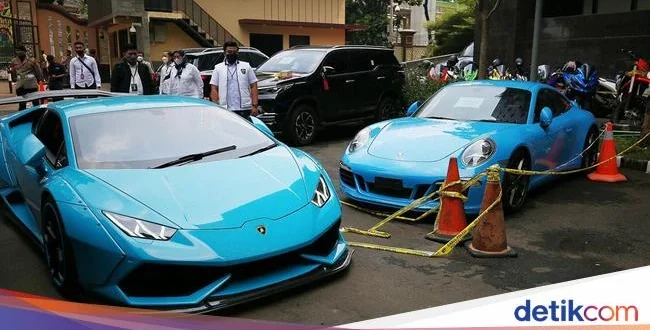 Kejagung Tegaskan Belum Ada Lelang 12 Mobil Mewah Doni Salmanan