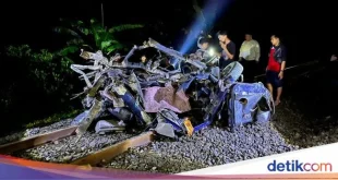 Mobil MBG Tertabrak Kereta di Purworejo, 2 Tewas Tragis