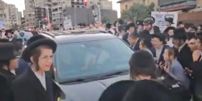 Protes Puluhan Ribu Ultra-Ortodoks Tolak Wajib Militer Netanyahu