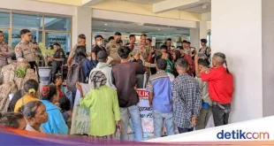 Ratusan Nelayan NTT Protes Kenaikan Retribusi Lapak Pasar Ikan