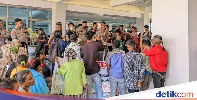 Ratusan Nelayan NTT Protes Kenaikan Retribusi Lapak Pasar Ikan