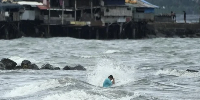 Ribuan Warga Dievakuasi Hadapi Badai Tropis Ramil di Filipina