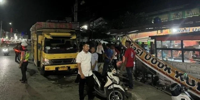 Wagub Aceh Tanyakan Kondisi Sopir Truk Pelat Medan di Perbatasan
