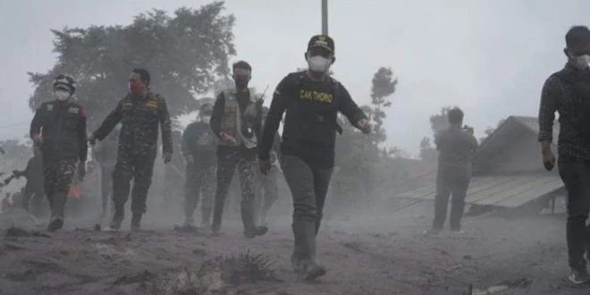 178 Pendaki dan Petugas Terjebak Gunung Semeru Dievakuasi Darurat