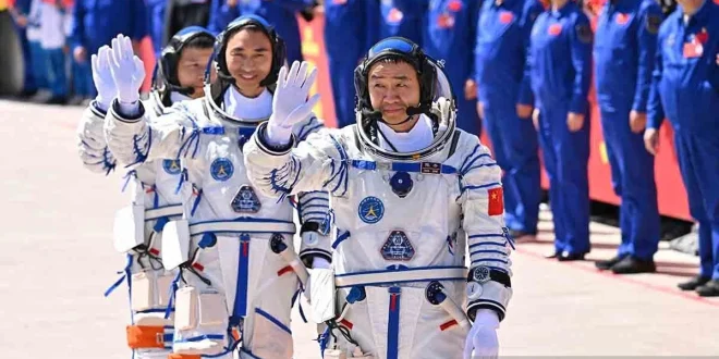 3 Astronot China Terdampar di Luar Angkasa: Kronologi & Upaya Penyelamatan