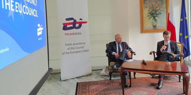 Analisis Konflik Polandia & UE: Ancaman Keluar Warsawa 2035