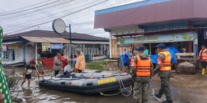 Banjir Bandang Terparah 20 Tahun di Padang: Dampak & Penanganan