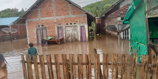 Banjir Dompu NTB 4 Kecamatan Terendam, Evakuasi Darurat Berlangsung