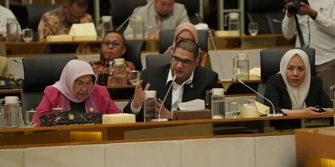 DPR Soroti Pembabatan Mangrove Sultra: Dampak dan Solusi