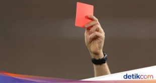 Gueye Kena Kartu Merah Usai Ditampar Rekan Setim, Ini Faktanya