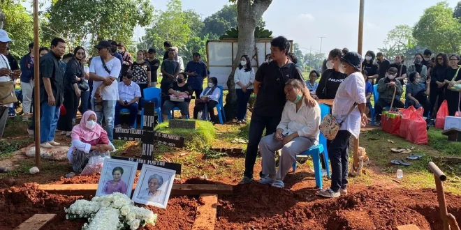 Identifikasi Kerangka Demonstran, Pemakaman dan Penyelidikan Resmi Berjalan