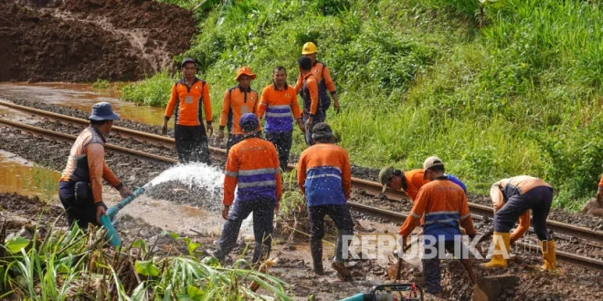 KAI Tinggikan Jalur Kereta Semarang Antisipasi Banjir 2025
