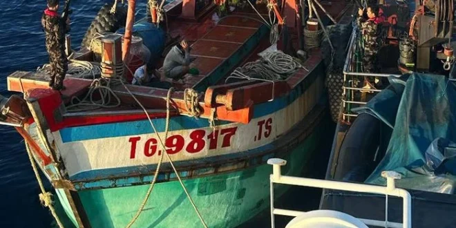 Kapal Vietnam Tertangkap Illegal Fishing di Laut Natuna Utara 2025