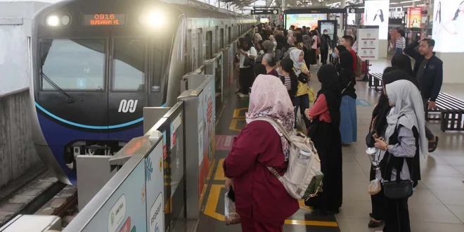 Kebijakan Gratis MRT LRT BRT untuk Pekerja DKI Gaji Maks Rp6,2 Juta