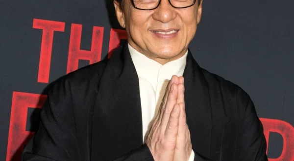 Klarifikasi Hoaks Kematian Jackie Chan 2025, Profil & Fakta Terbaru