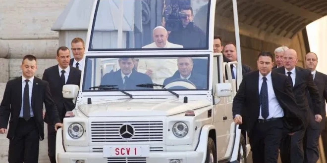 Klarifikasi Mobil Paus Fransiskus Jadi Klinik Anak Gaza Hoaks