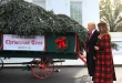 Melania Trump Sambut Pohon Natal Resmi Gedung Putih 2023