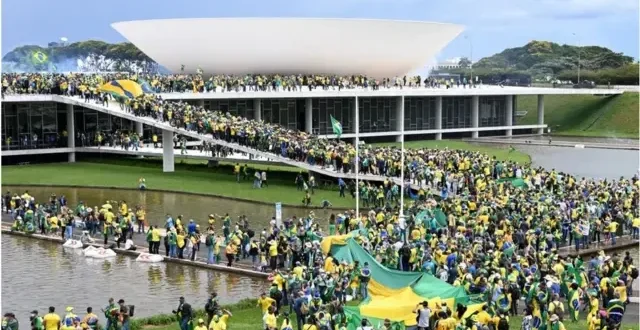 Polisi Brasil Kaji Penangkapan Mantan Presiden Jair Bolsonaro