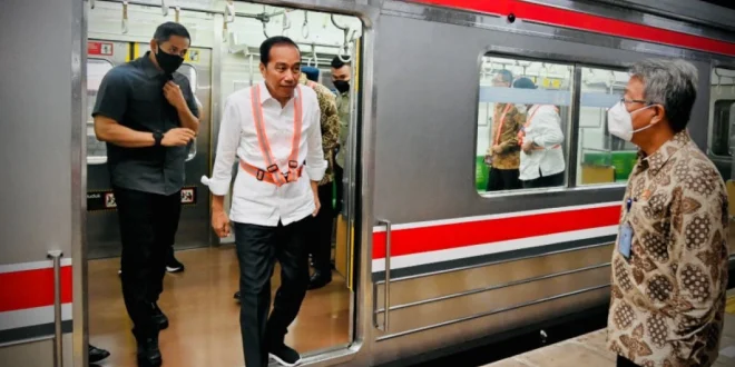 Prabowo Nikmati KRL Tanah Abang? Fakta Viral dan Klarifikasi Terbaru