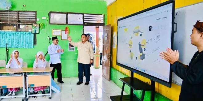 Prabowo Perluas Digitalisasi Sekolah dengan 1 Juta Smartboard 2026