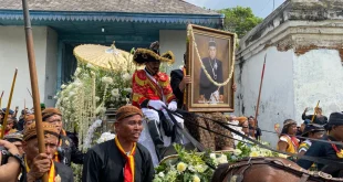 Prosesi Peristirahatan Terakhir Pakubuwono XIII di Keraton Solo