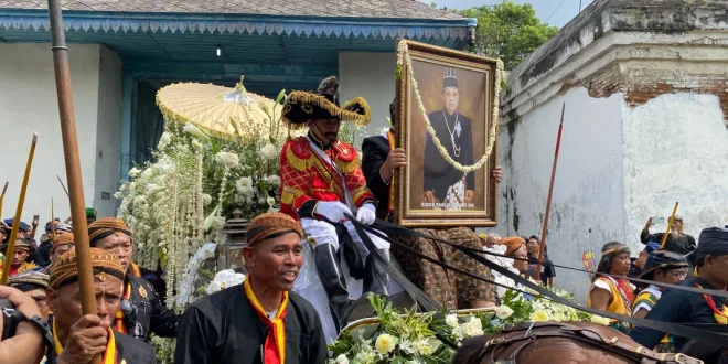Prosesi Peristirahatan Terakhir Pakubuwono XIII di Keraton Solo