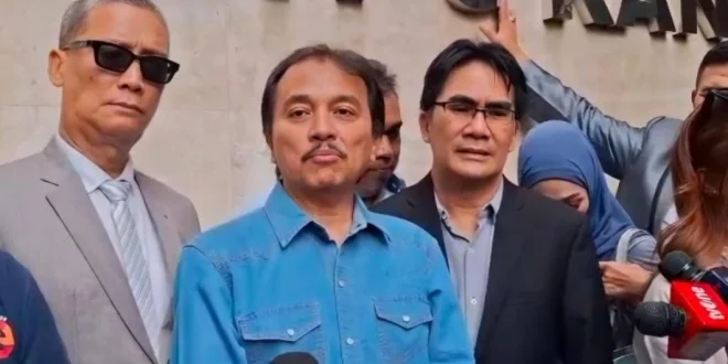 Roy Suryo Tuding Ijazah Jokowi Rusak, Verifikasi Tegaskan Singkron