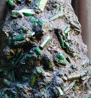 Temuan Zamrud Raksasa 300 Kg di Istana Madagaskar, Fakta & Potensi