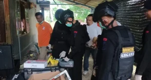 Tim Gegana Bawa Koper Hitam Besar Usai Olah TKP Ledakan SMA 72