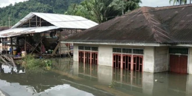 17 Desa Tapanuli Masih Padam Listrik Akibat Banjir Besar