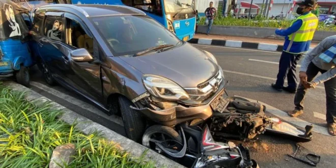 19 Siswa SD Jakarta Utara Dirawat Intensif Pasca Tabrakan Mobil