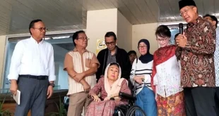 Aktivis Delpedro Diduga Beri Bunga Jaksa & Hakim, Benarkah?