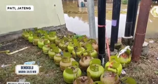 Banjir Medan Picu BBM Langka, Harga Bensin Eceran Rp50 Ribu