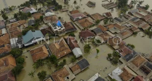 Banjir Parah Karawang: Ribuan Rumah Tergenang & Evakuasi Darurat