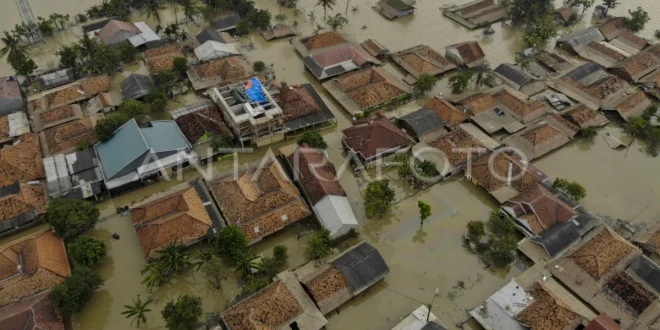 Banjir Parah Karawang: Ribuan Rumah Tergenang & Evakuasi Darurat