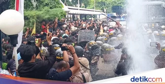 Kerugian Polisi Rp1,2 M Akibat Ricuh di Mata Elang Kalibata