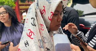Kisah Ibu Gelisah Cari Jenazah Anak di Kebakaran Terra Drone