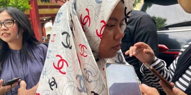 Kisah Ibu Gelisah Cari Jenazah Anak di Kebakaran Terra Drone